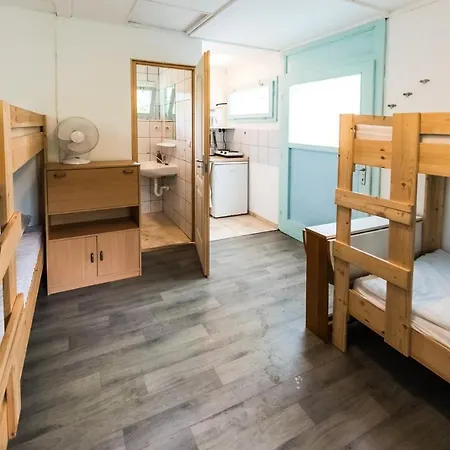 مكان تخييم Penge Bungalok