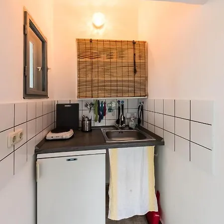 مكان تخييم Penge Bungalok Balatonalmádi